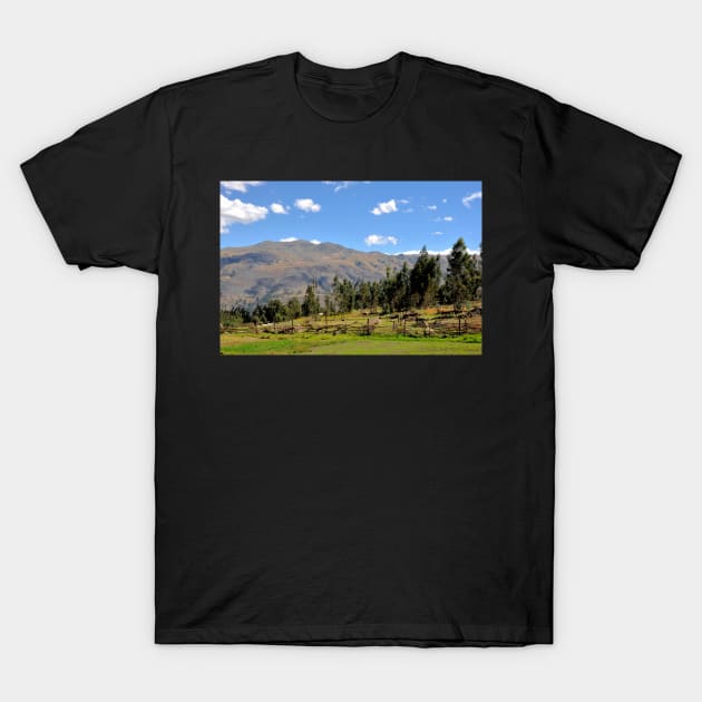 Pérou - Huaraz T-Shirt by franck380